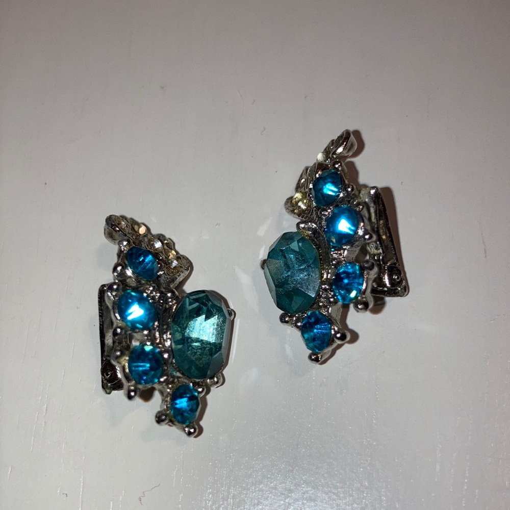 Beautiful Blue Clip on Earrings - Picture 2 of 6
